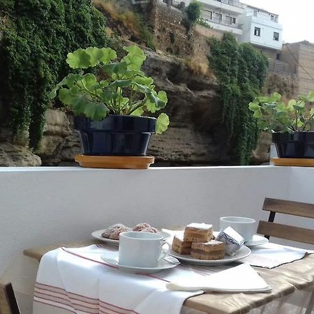 הוילה Setenil De Las Bodegas Casa Bajo La Roca מראה חיצוני תמונה
