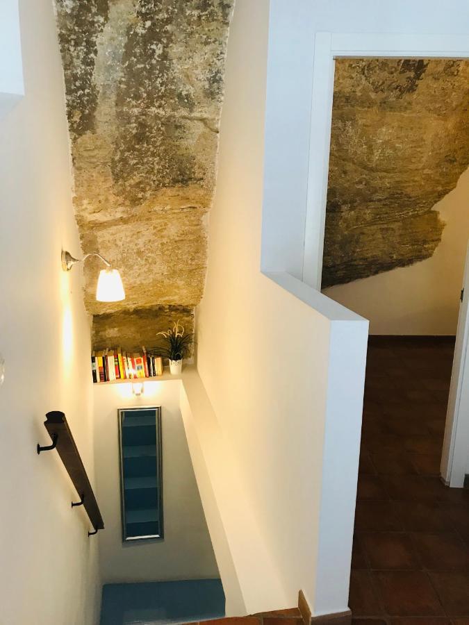 הוילה Setenil De Las Bodegas Casa Bajo La Roca מראה חיצוני תמונה