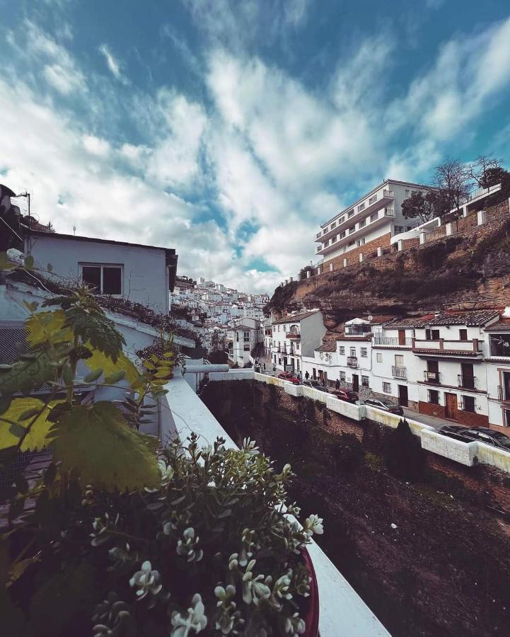 הוילה Setenil De Las Bodegas Casa Bajo La Roca מראה חיצוני תמונה