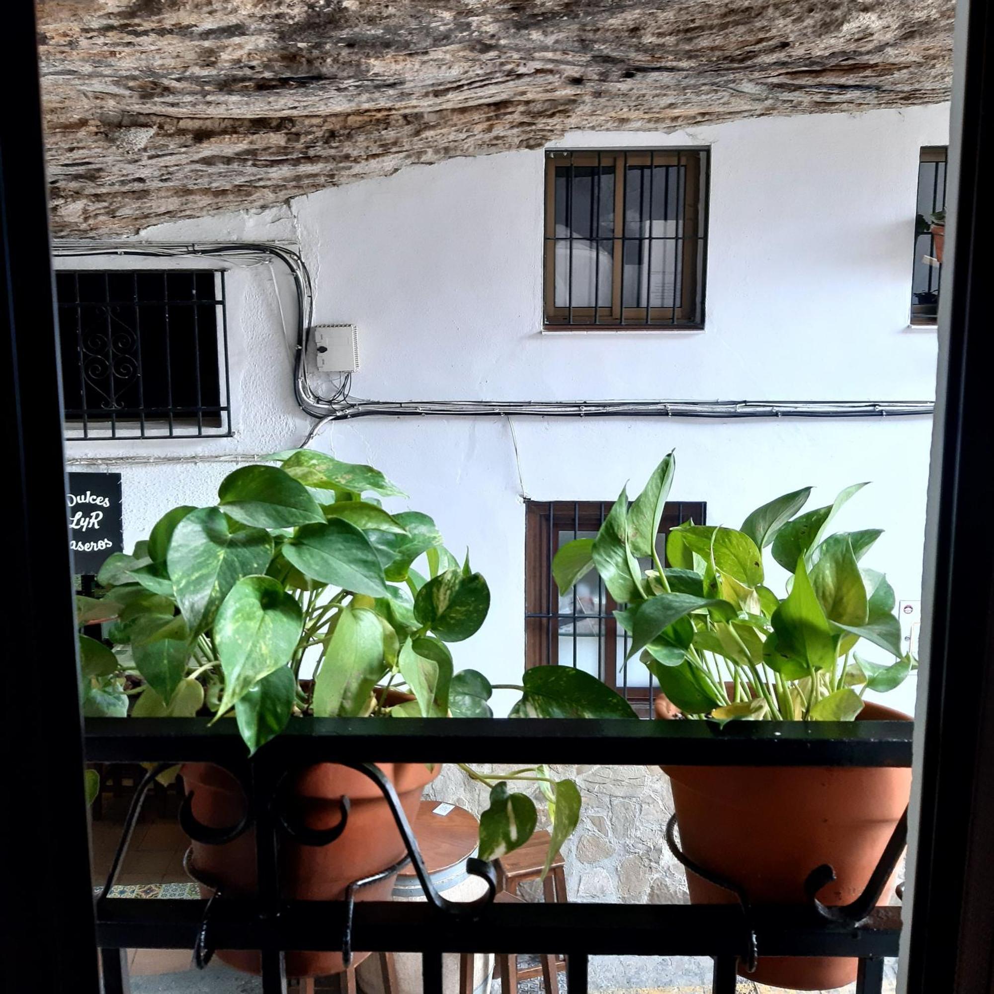 הוילה Setenil De Las Bodegas Casa Bajo La Roca מראה חיצוני תמונה